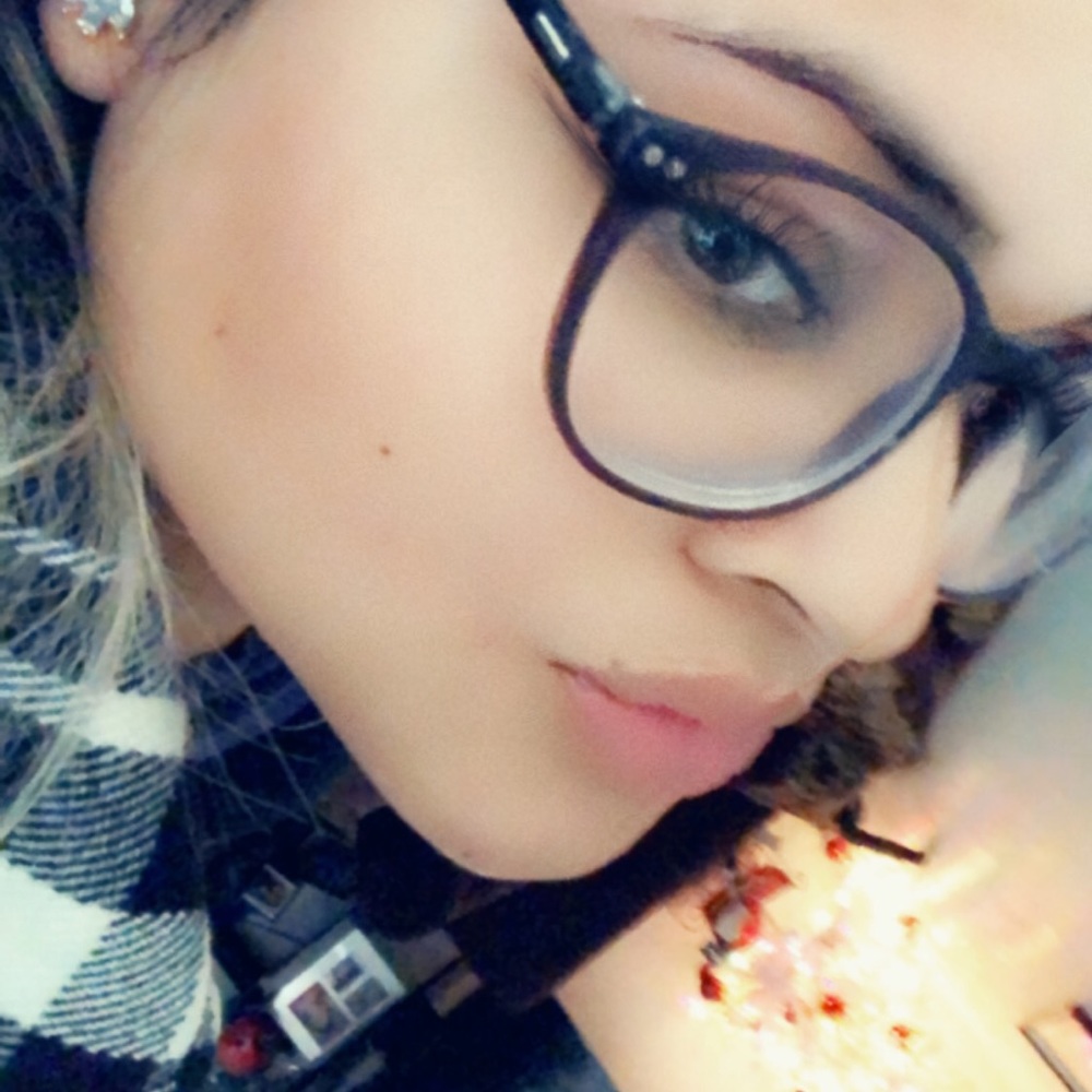 Meet your Posher, Deysi